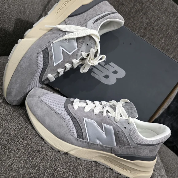 New Balance Men's Gray Sneakers - Picture 4 of 7
